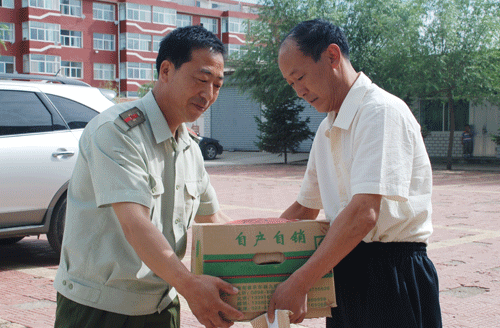 八一建军节兴和县政府副县长李云慰问部队官兵