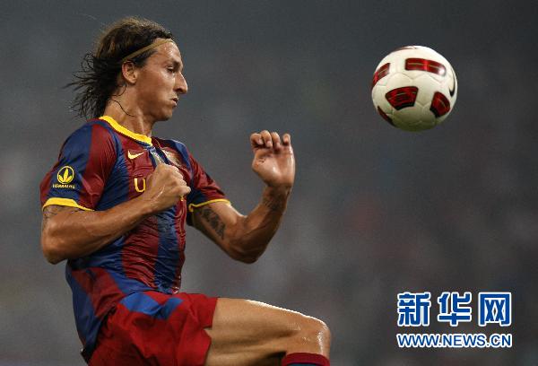 足球友谊赛:巴萨胜国安