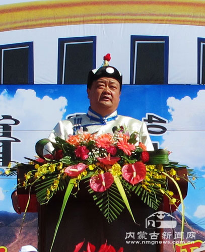 乌拉特后旗旗委书记苏和巴图致开幕词.通讯员贾霞摄