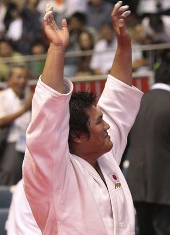 柔道世锦赛日本黑哨逼哭法国名将