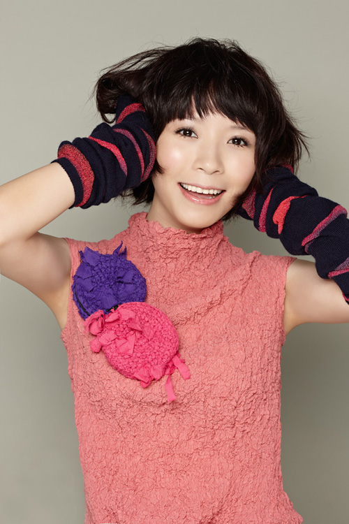 黄雅莉重金打造春装大片 凸显小女人气质