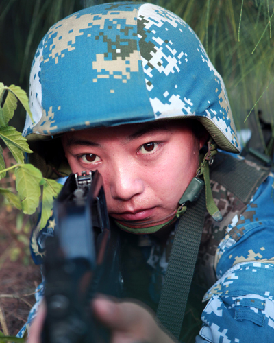 中国海军4名"女枪王"