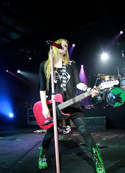 卫视跨年大战硝烟四起 看王菲pk艾薇儿