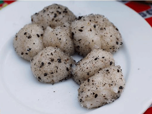 麻籽果   配上油条,就是传说中玉山的油条包麻籽果.人间极品.