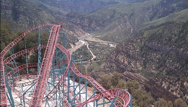 世界最高过山车开放 2100米悬崖体验"扣人心弦"