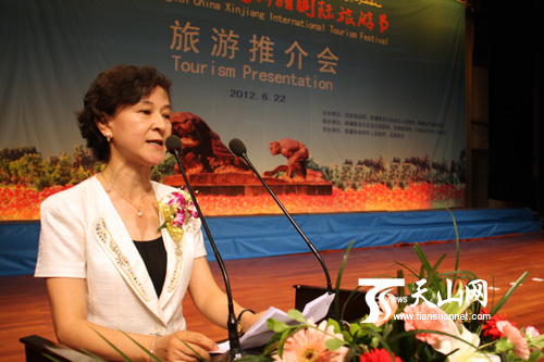 自治区旅游局副局长古丽&middot;阿不力木主持第八届中国新疆国际旅游