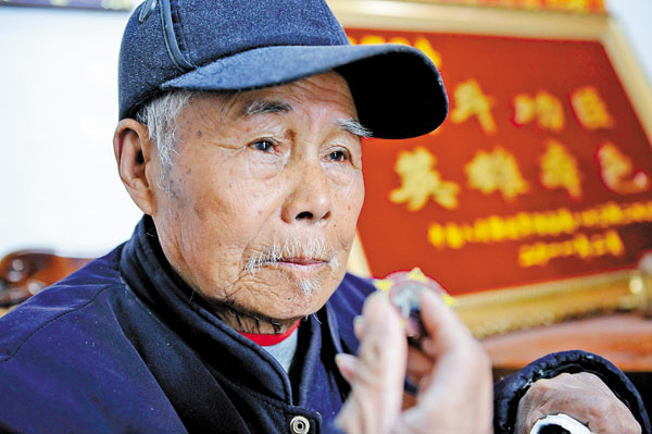 【十八大代表风采录】87岁李文祥:在哪儿都是为人民服务
