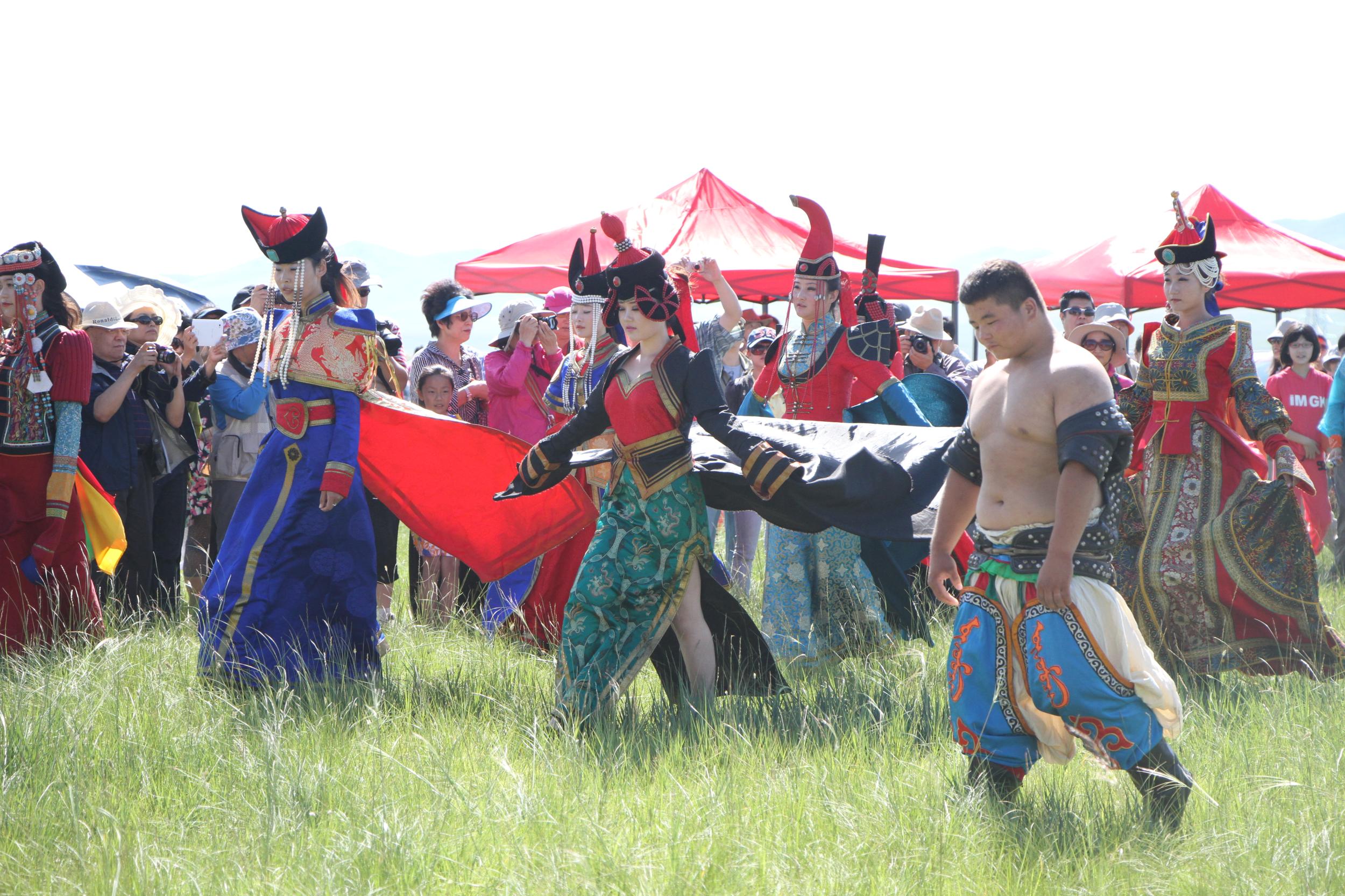 内蒙古自驾车那达慕成为休闲一族的"天堂"