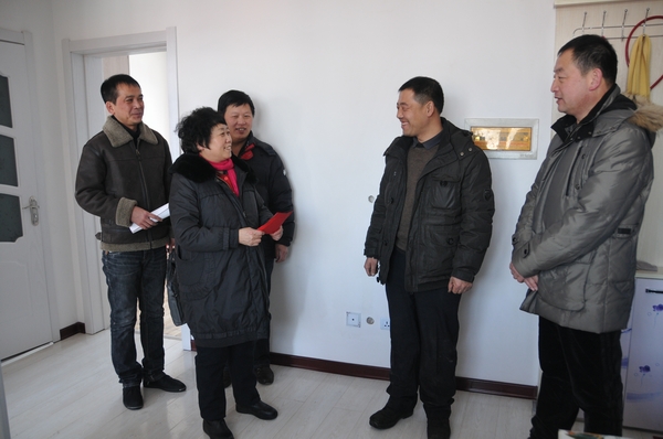 免渡河林业局开展"为特困职工送温暖"活动