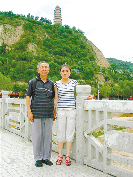 延安女儿陪包头爸妈过年