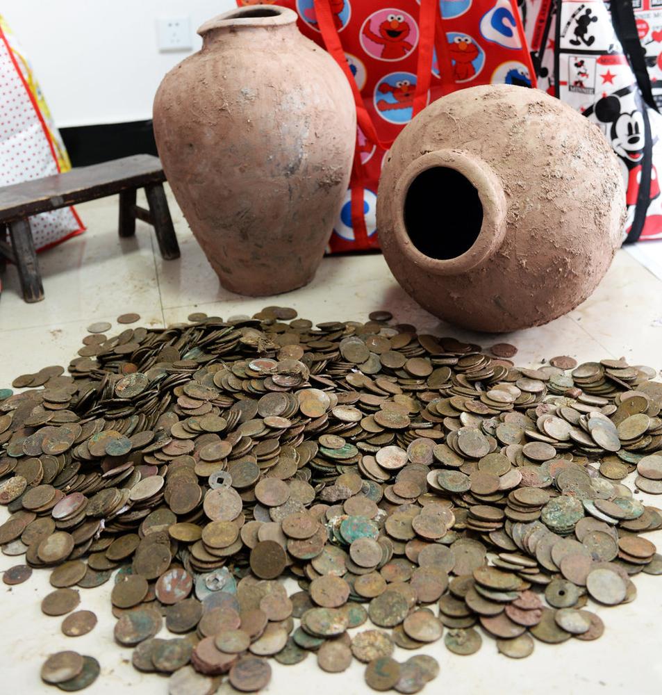 此次出土的钱币有清朝康熙,乾隆,嘉庆,光绪等不同时期的铜钱,以及民国
