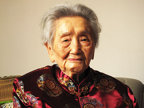 跨越世纪的感恩与回馈 百岁老人倾囊十万助寒门学子 - - 内蒙古新闻网