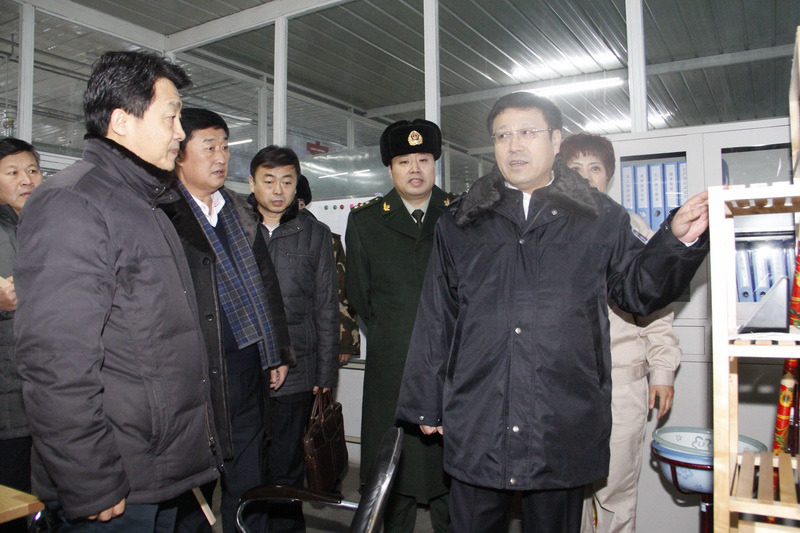 市公安消防支队长吴海涛等在满洲里市政府副市长,公安局长薄立峰