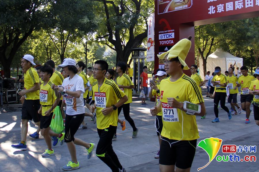 北京世界田径世锦赛 万名群众陪跑专业选手共享马拉松