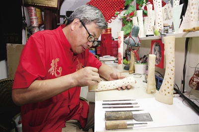用心"刻骨"的骨雕手艺人