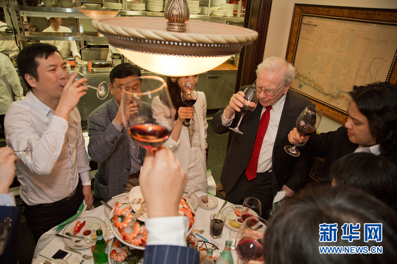 巴菲特慈善午餐 朱晔:234万美金花得值