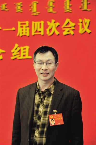 杨富有委员