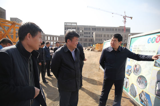 本报讯 (记者 冯燕平)昨日,市委副书记,市长李杰翔赴回民区和玉泉区