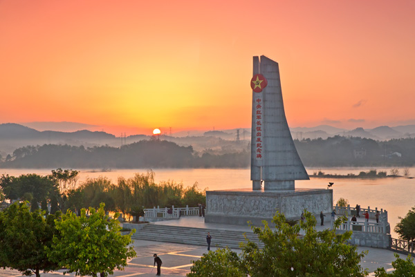 国内频道 综合 正文  近些年来,于都县通过发展现代农业观光园,易地