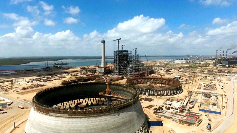 拍摄于2016年7月的在建卡西姆港燃煤电站全景(图片由中国电建提供)