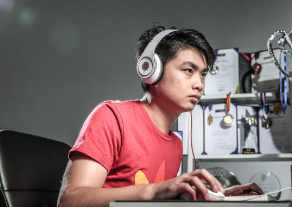 事实上,电竞教育不但不应污名化,而且势在必行,刻不容缓.