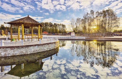 红卫村红卫广场.唐健摄