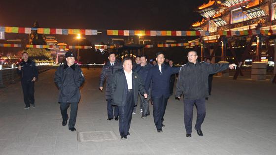 副市长,政法委书记王恒俊,副市长,市公安局局长李志斌一行赴玉泉区