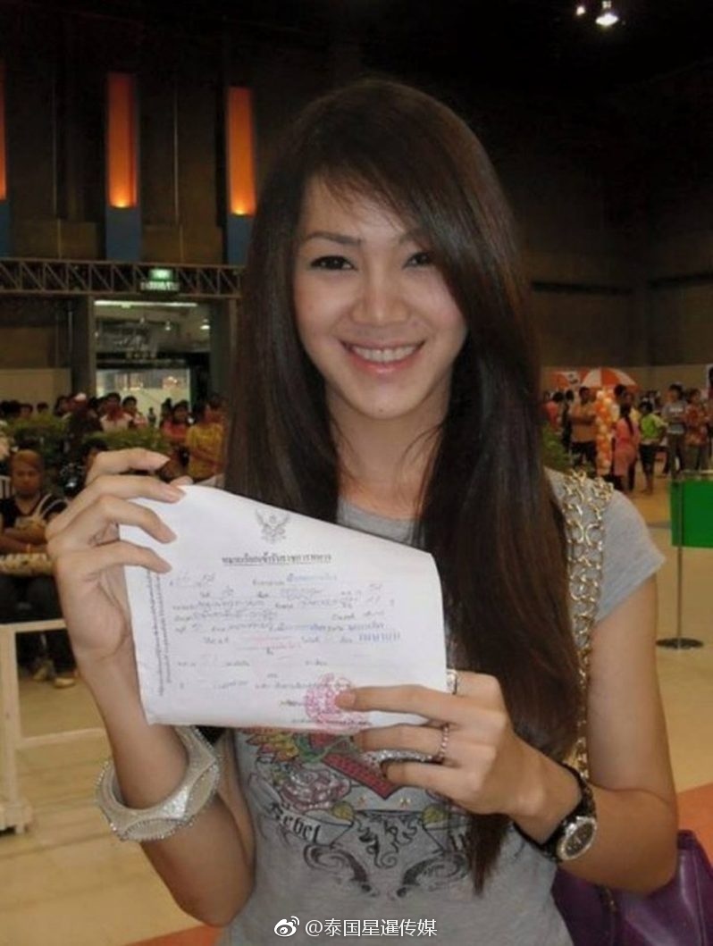 泰国征兵现场"美女"多妖娆 胸大腰细身材惹火