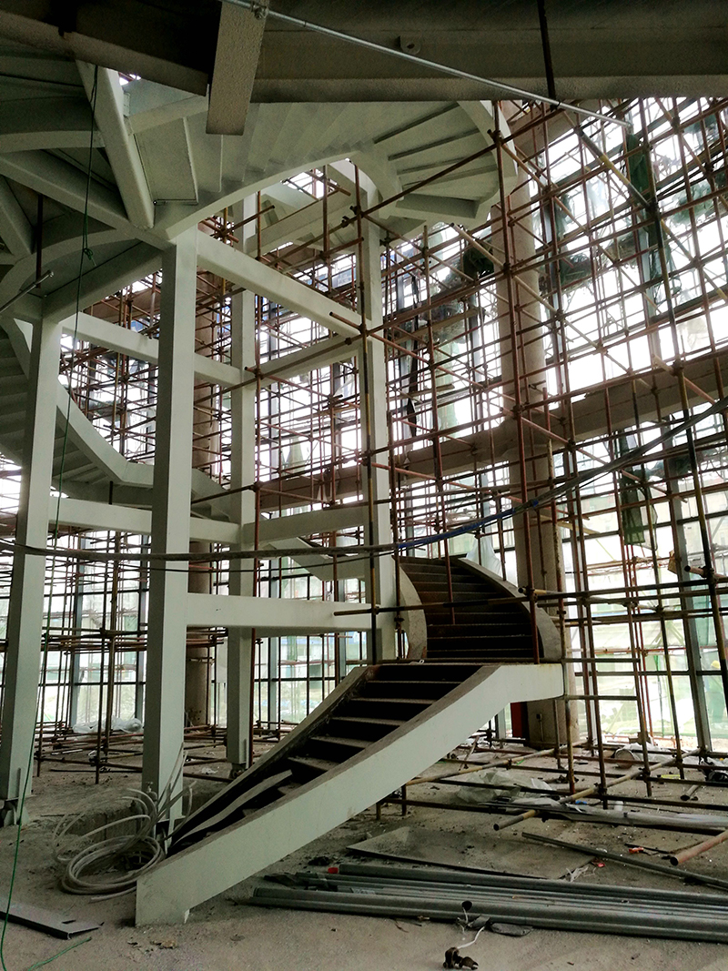 第一现场 正文   4月13日,记者走进呼和浩特市儿童探索博物馆施工现场