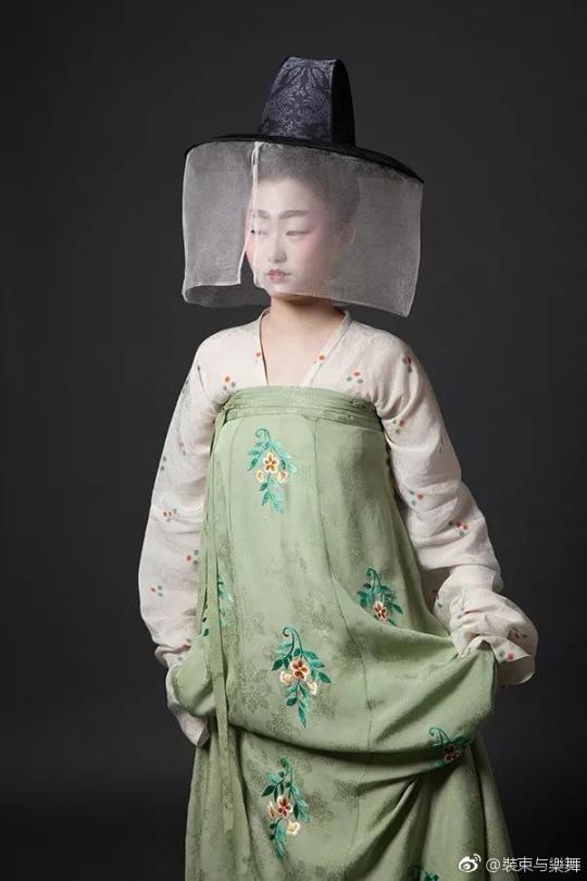 荐读11年复原200套汉服服服这群年轻人火到国外