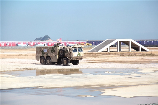 vp22运输车动态表演ibis200型目标指示雷达承载平台坦