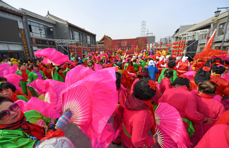 【现场】逛庙会品青城年味