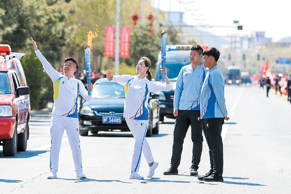 当日,在内蒙古自治区政府成立旧址乌兰浩特市,中华人民共和国第