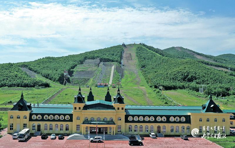 扎兰屯金龙山滑雪场 .