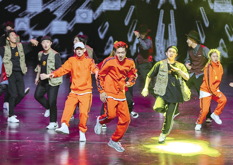 "青春中华"联合街舞团带来《青春中华》