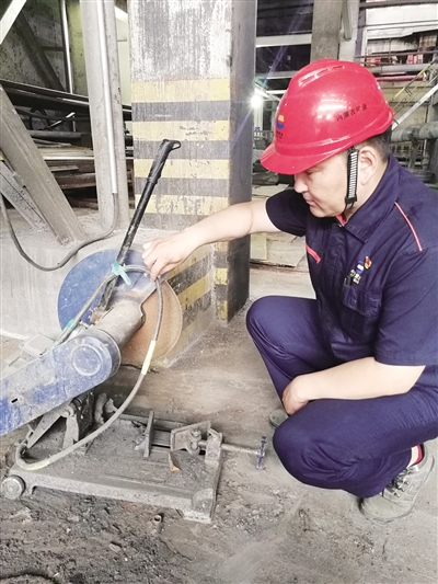 检查切割机和电焊机接地线