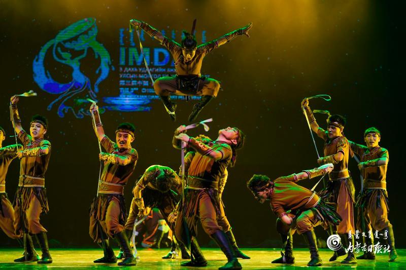 现场一场蒙古舞的视觉盛宴