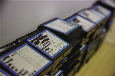 每一盒胶片,就是一卷珍贵档案