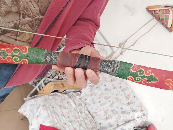 角弓似弦月激箭如流星内蒙古工艺美术系列之蒙古族传统牛角弓