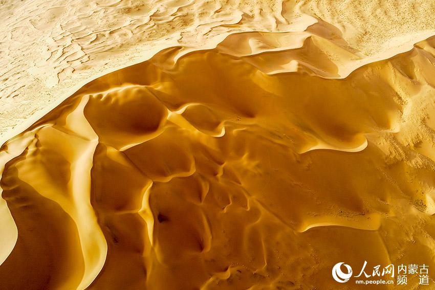 内蒙古阿拉善:沙漠珠峰景色独美