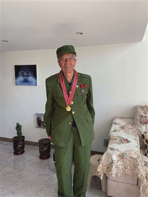 王文亮:瞒着家人偷偷从学校报名参军