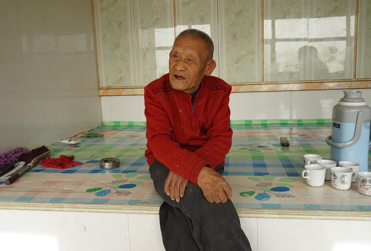 85岁老人出沟记