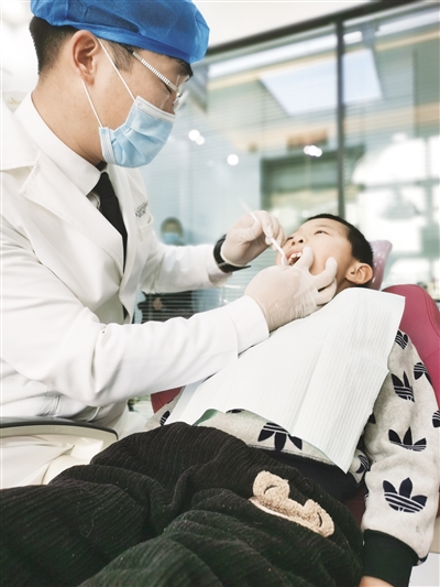 2021,让幸福来敲门|洋洋进城来治疗牙齿了!