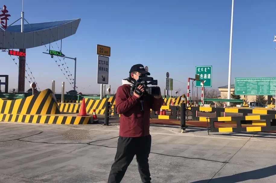 抗疫有我融媒记者奋战疫线书写媒体担当