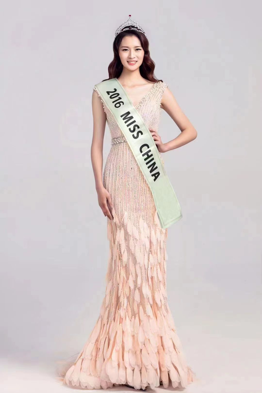 圆梦t台世界小姐孔敬寻找2名贫困儿童免费培训