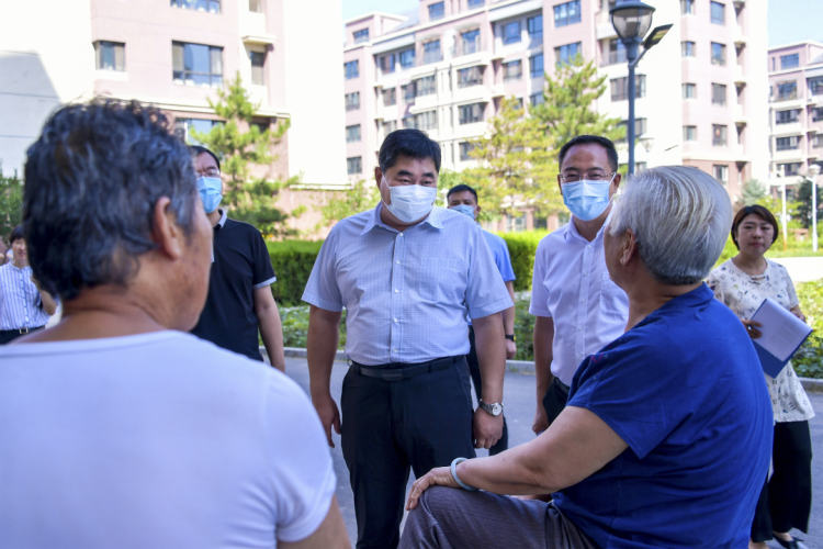 赤峰市委常委紅山區委書記陳佔英督導檢查創建全國文明城市工作