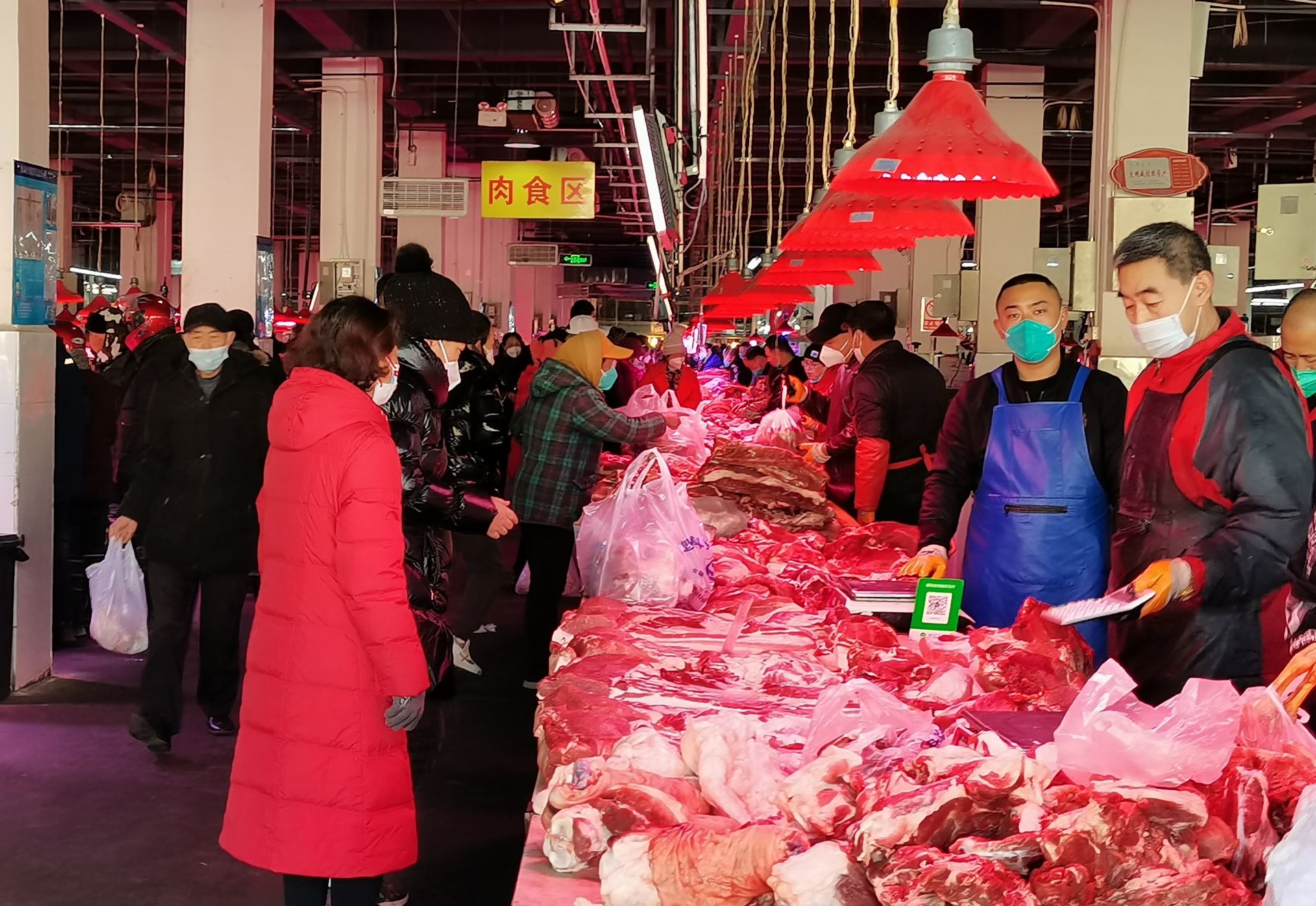 呼和浩特年味渐浓 市场供应物丰价稳-新闻中心-内蒙古新闻网