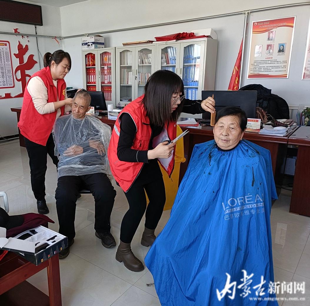 爱心义剪暖心头-新闻中心-内蒙古新闻网
