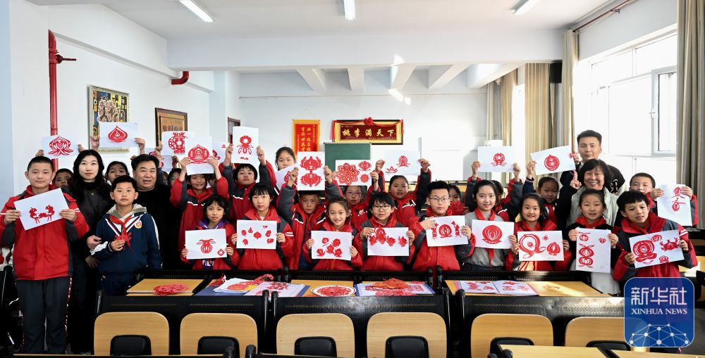 非遗剪纸源故土炕头校园话传承