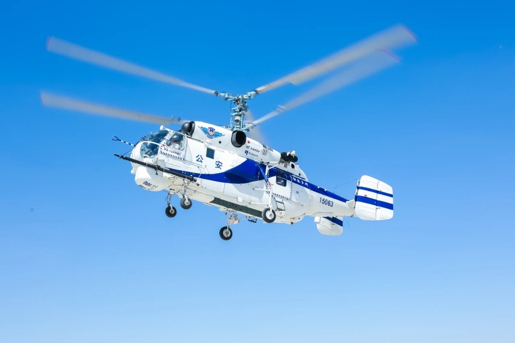 起飞鄂尔多斯警方上天巡黄河